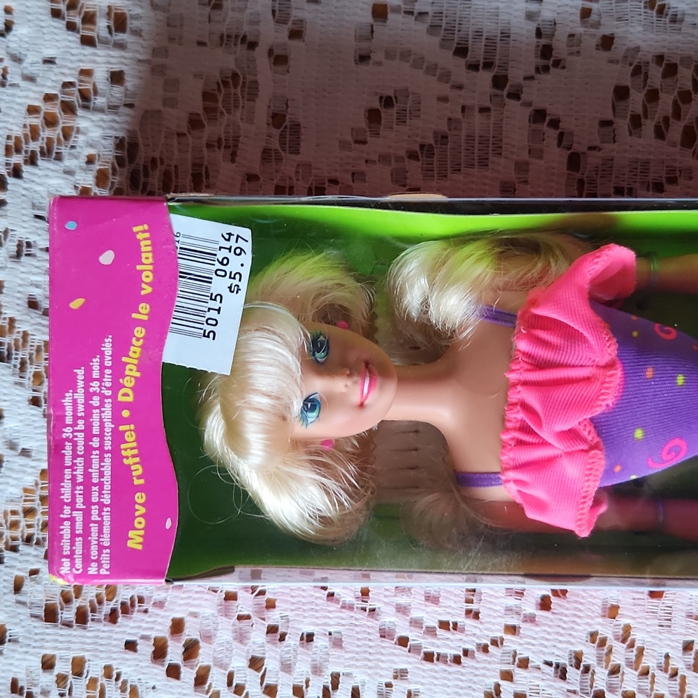 RARE Barbie 1994 Mattel Ruffle Fun Barbie Doll #15802 New In Box.